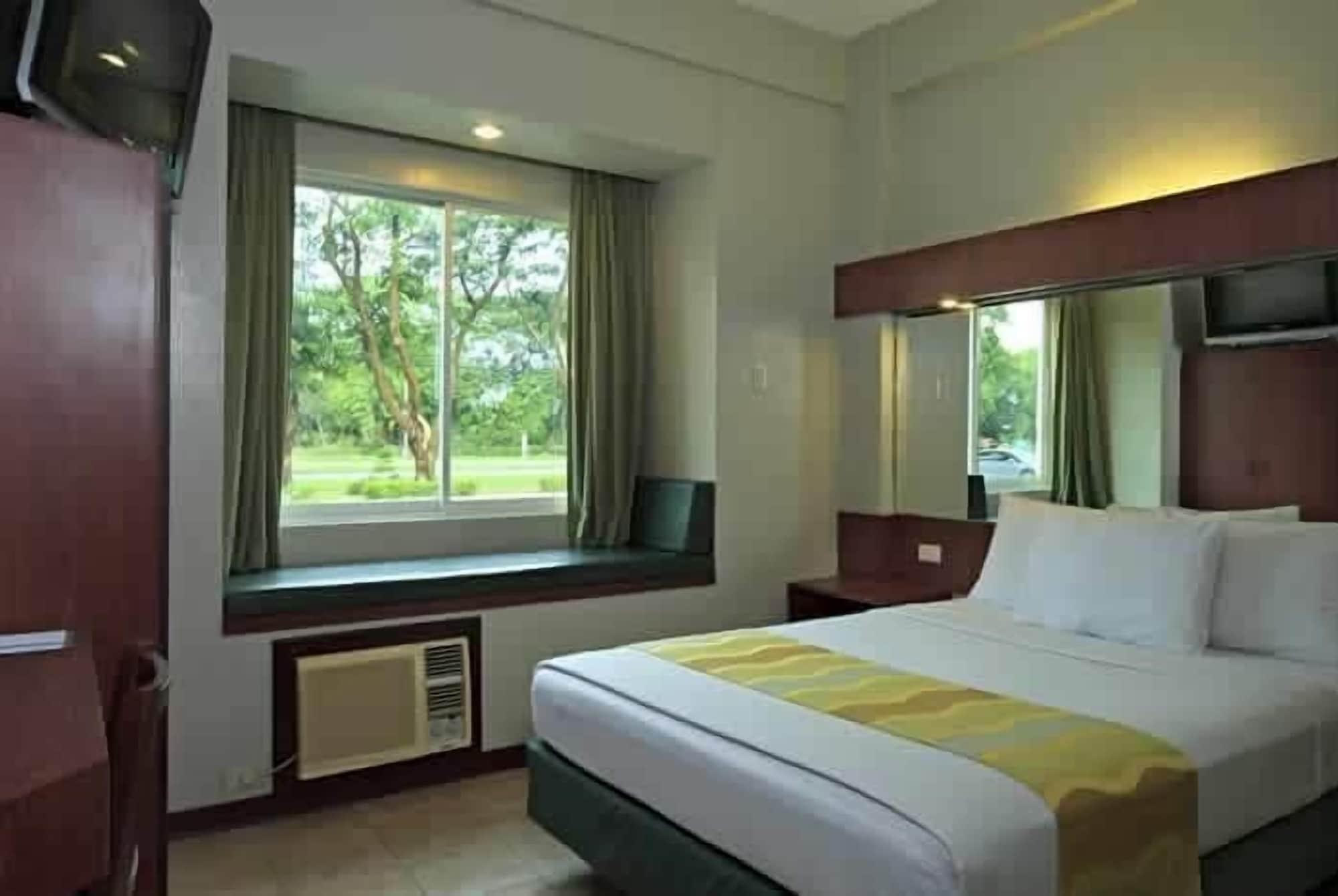 Microtel By Wyndham Tarlac Bagian luar foto