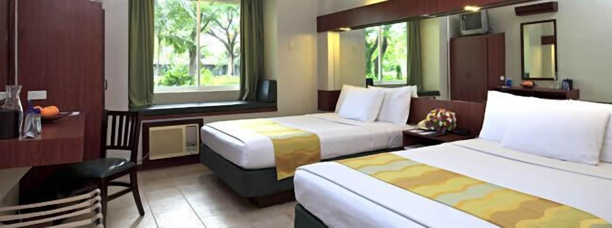Microtel By Wyndham Tarlac Bagian luar foto