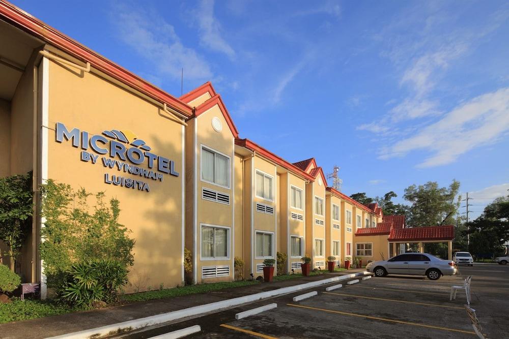 Microtel By Wyndham Tarlac Bagian luar foto