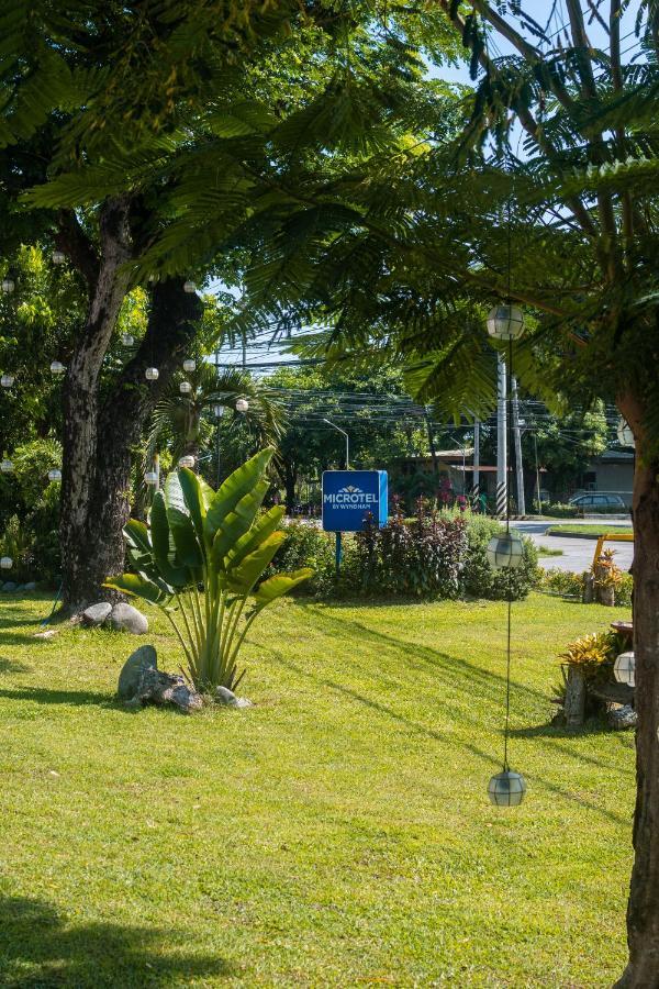 Microtel By Wyndham Tarlac Bagian luar foto