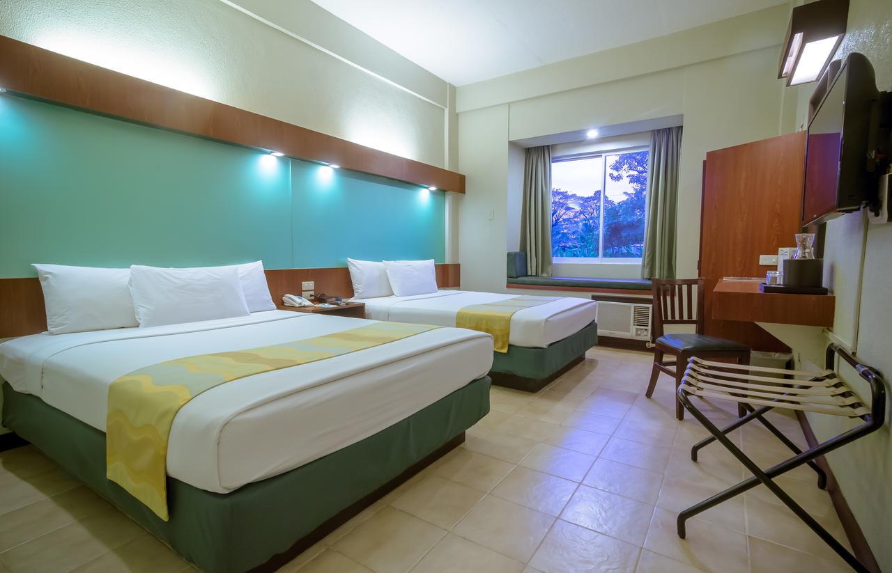 Microtel By Wyndham Tarlac Bagian luar foto