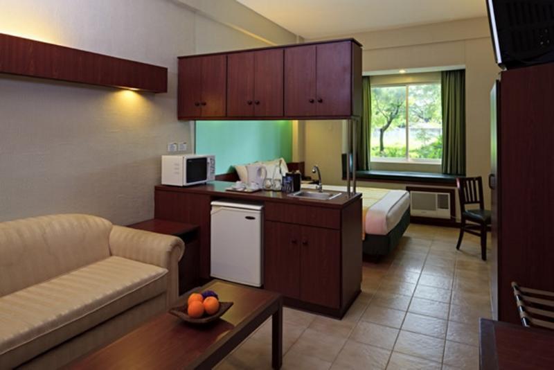 Microtel By Wyndham Tarlac Bagian luar foto
